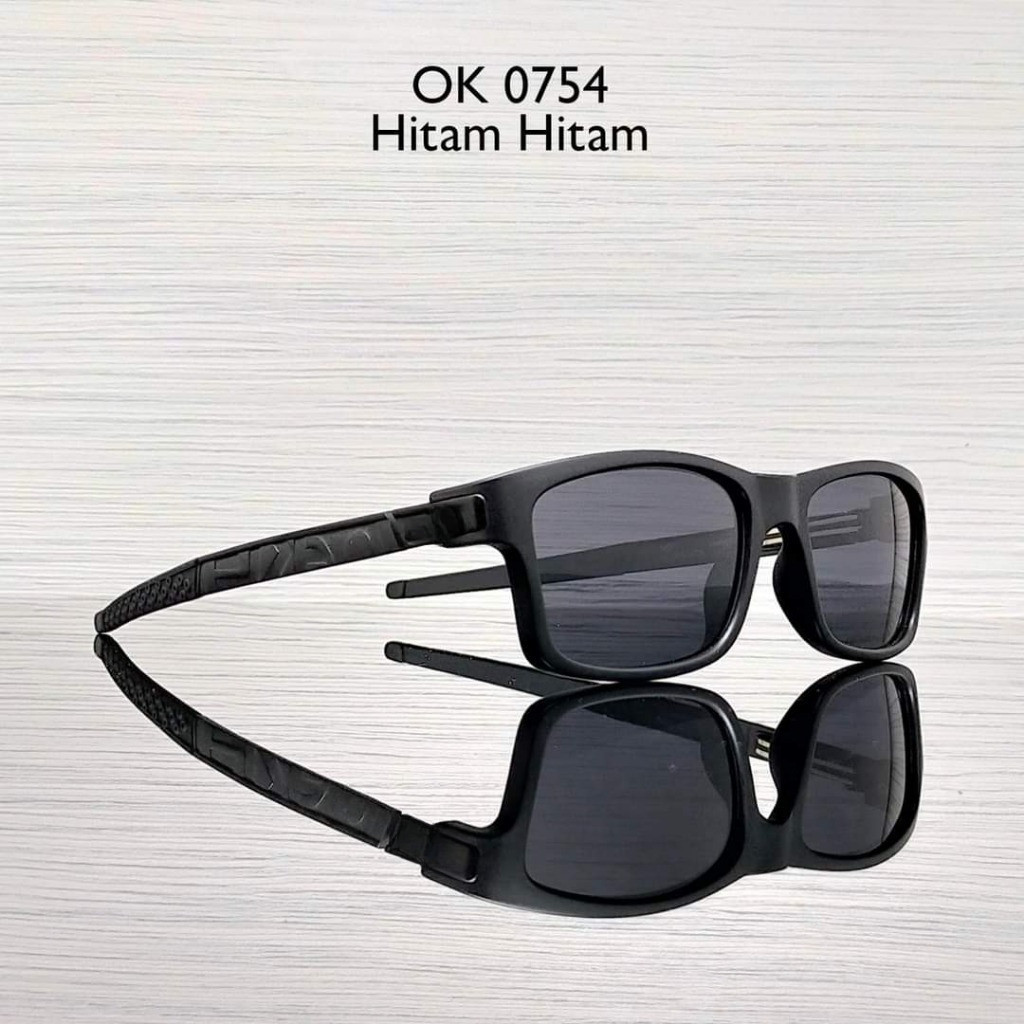 New Sunglasses Kacamata Currency Hitam Lensa Polarized Pria Import Sunglasses Gaya Keren - 0K 8026