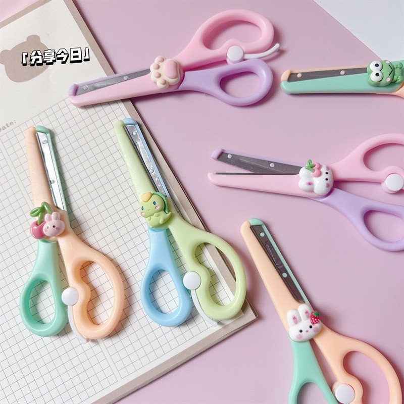 

GUNTING WARNA PASTEL TERMURAH / GUNTING DIY DENGAN BONEKA KARTUN LUCU / GUNTING AMAN DENGAN UJUNG PELINDUNG DAN BONEKA ATK