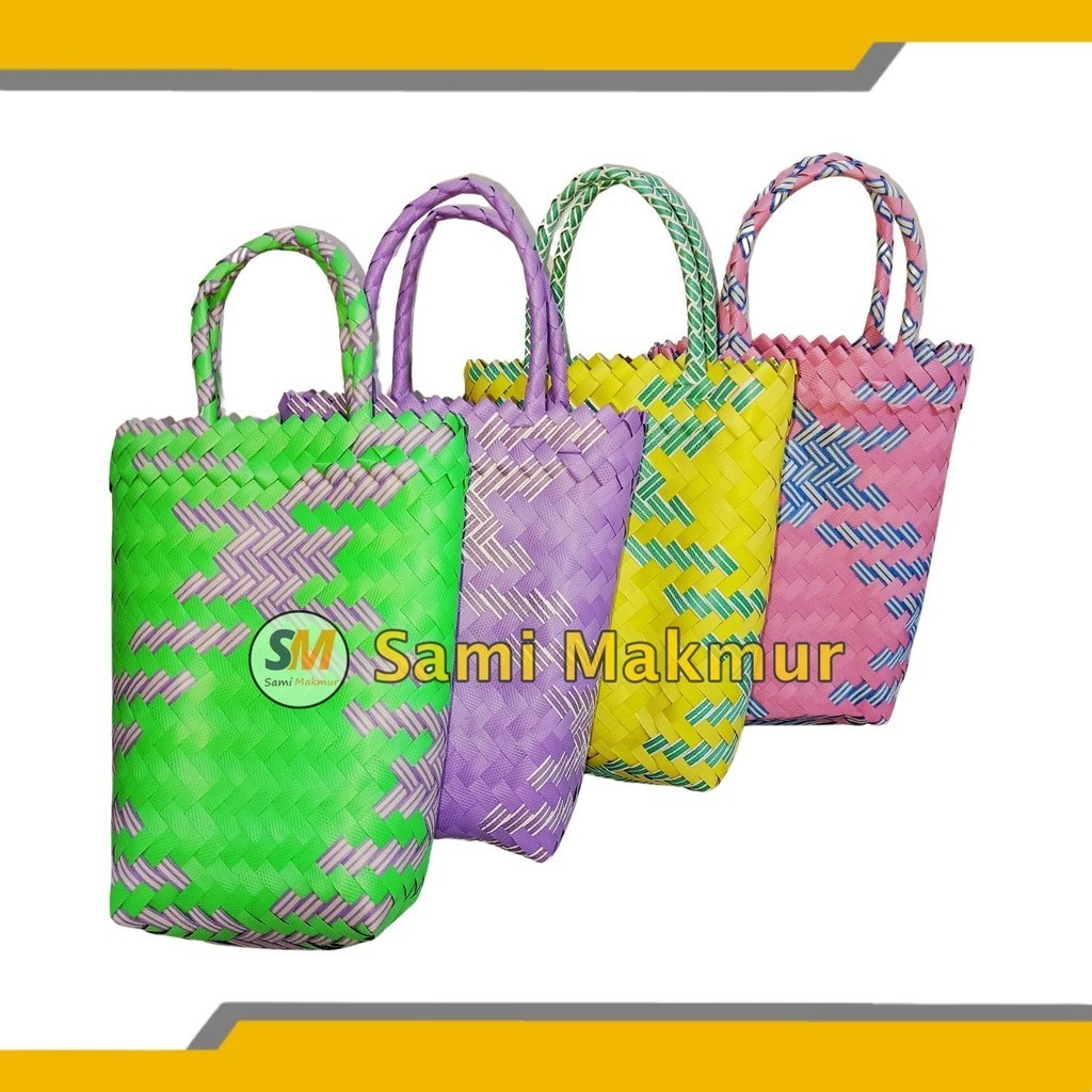 

Tas Souvenir Anyaman Plastik Model Tinggi Untuk Hampers Bingkisan Botol Kain Bridesmaid