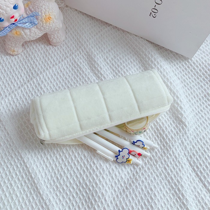 

TERLARIS! Tempat Pensil Bulu Halus model Jahitan Kotak - Putih