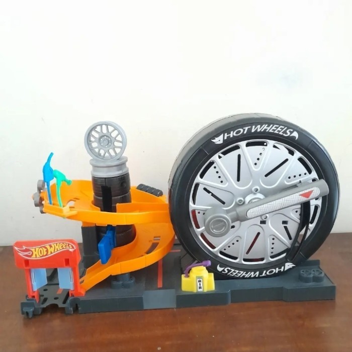 TOY Hotwheels Playset City Super Spin Tire Shop  Diecast Track Skala 64