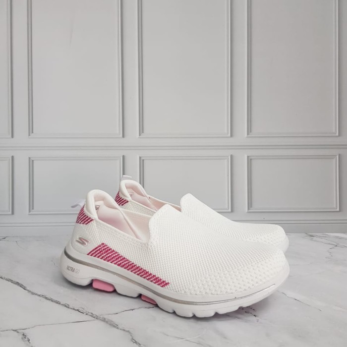 PROMO - Sepatu Wanita Skechers / Skecher Gowalk 5 Prized Women  - Hitam, 37