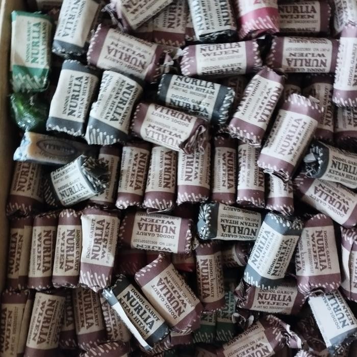 

dodol garut batik manis kenyal-dodol khas garut-dodol garut 500gran rismaserrr