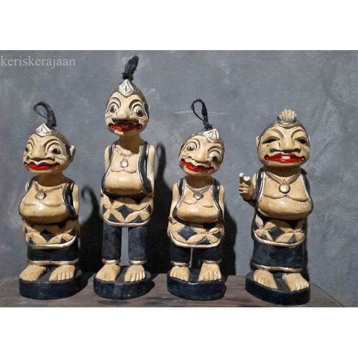 

patung punokawan kontemporer tetapi ujudnya masih mengikuti pakem dari kayu jati bk Keris sengkelat majapahit mataram kartosuro kartasura Surakarta Yogyakarta nagasasra sabuk budaya jawa melayu antik