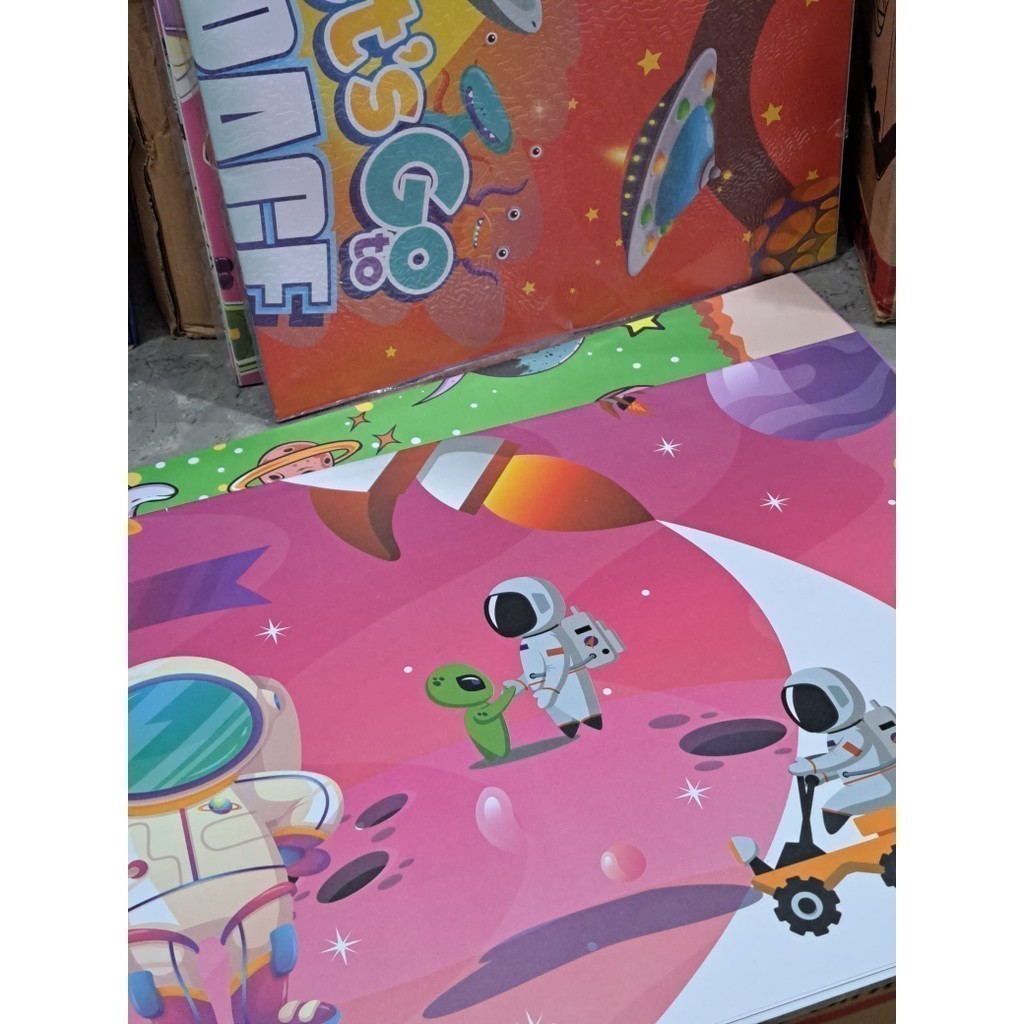 

J3 - Kertas Kado Squeezy Fancy Motif Lucu