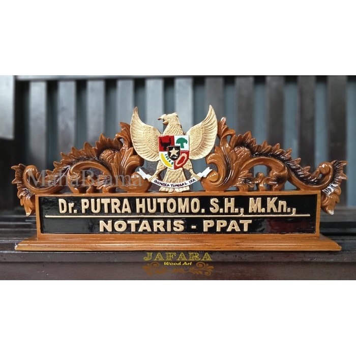 

Papan Nama Kayu Ukir Jati Garuda dan Notaris - nama 1 baris MB3212