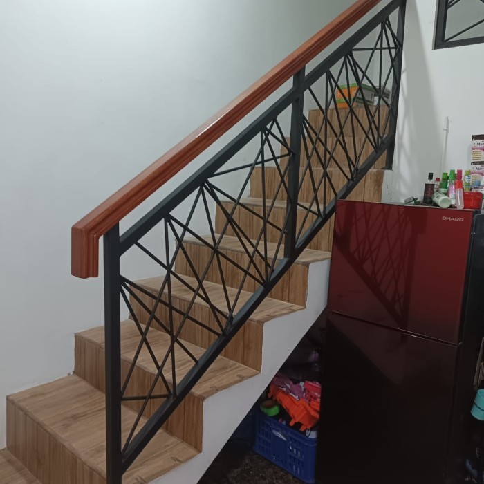 Reling Reling tangga minimalis pegangan kayu