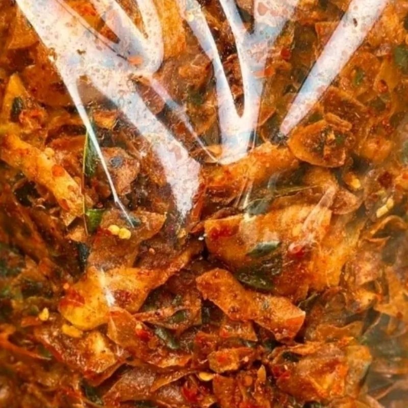 

keripik ubi kriwil pedas daun jeruk, berat 1KILO (khas medan)
