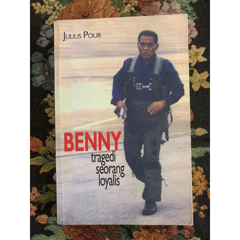 benny tragedi seorang loyalis by Julius pour