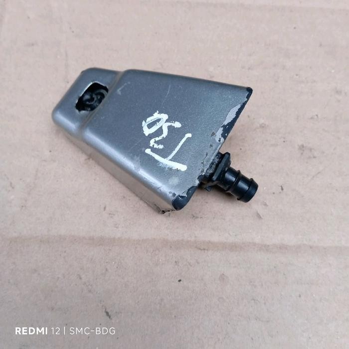 Nozzle nosel washer air bemper ke headlamp / pembersih lampu depan Nissan Xtrail X-trail T30 copotan