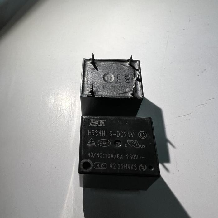 Relay merk HKE 5p(kaki) 24v DC. Relay