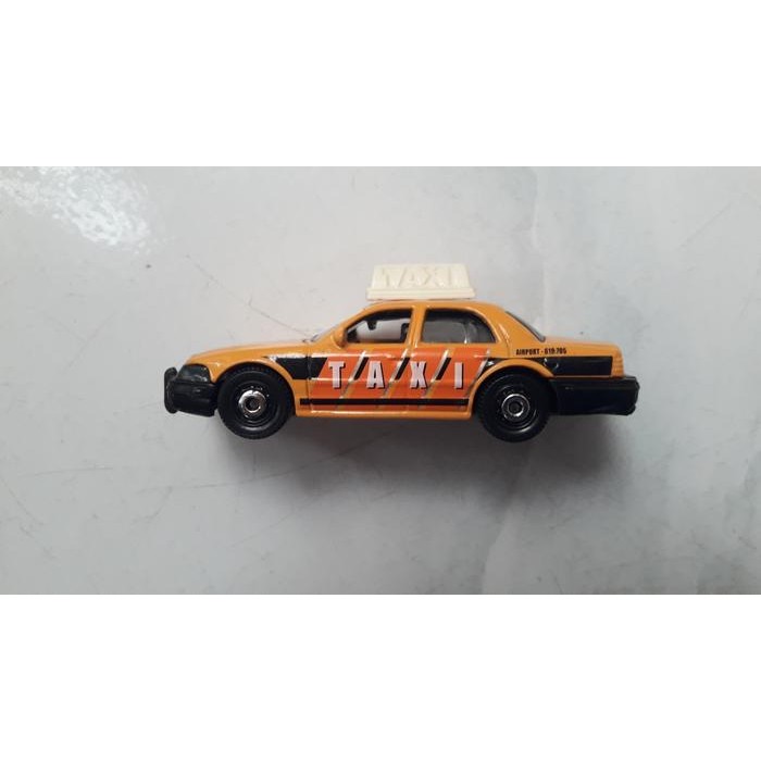 TOY DIECAST MATCHBOX LOOSE - TAXI '06 FORD CROWN VICTORIA Y2633