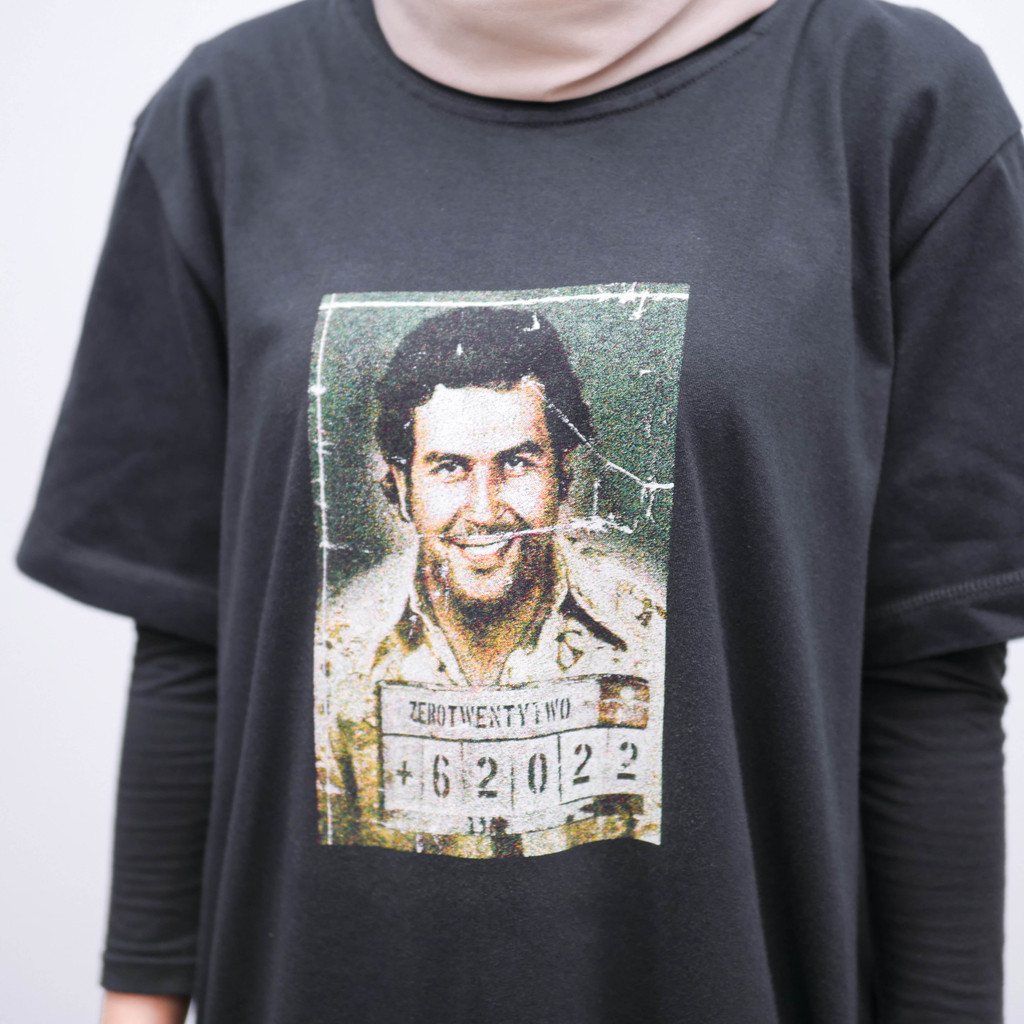 Kaos Gambar Kata Lucu Unik  I Feel Like Pablo Escobar Hitam | T-Shirt Pria Wanita Unisex Funny Black