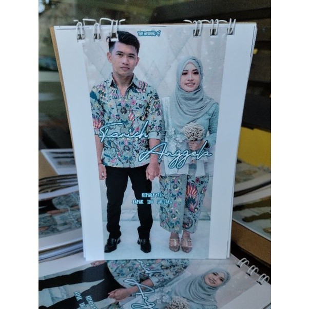 

( bisa 50pcs ) Undangan Kalender Glossy Meja Duduk Mini 2024 Custom