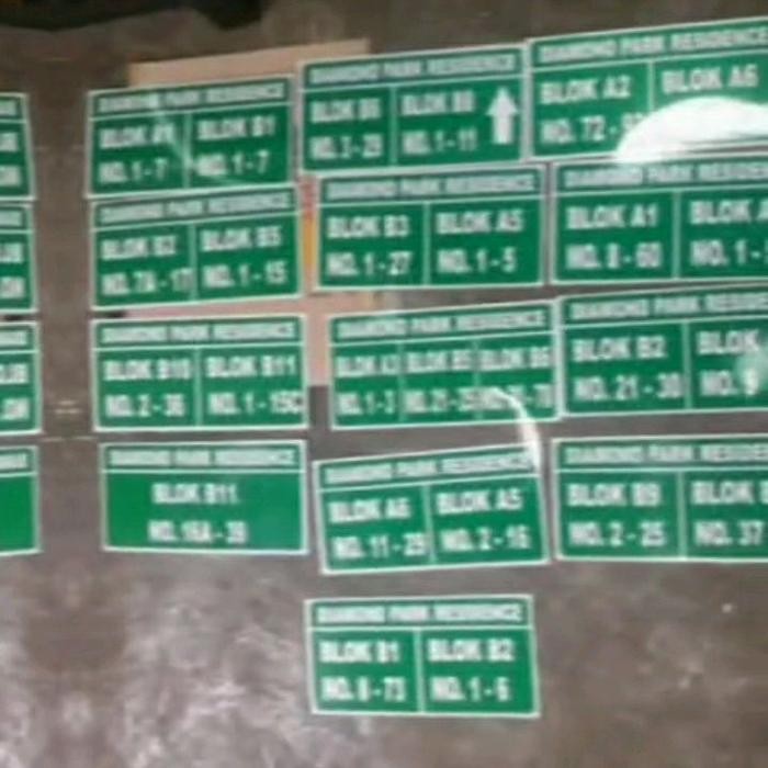 

Plang Nama Jalan Plat Aluminium Lapisan Sticker Reflective Papan Hijau Biru Ukuran 30x15 40x15 70x15 100x20 Visibilitas Siang Malam - 70 * 20