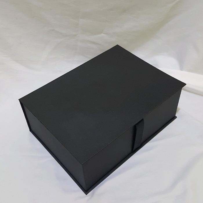 

kotak Kado ( 29 x 18 x 7 ) Box ulang tahun Hadiah Black Karton - polos