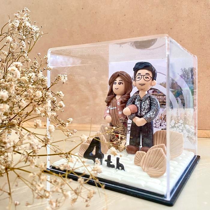 Custom clay in acrylic box. Cocok utk hadiah ultah, anniv, wisuda
