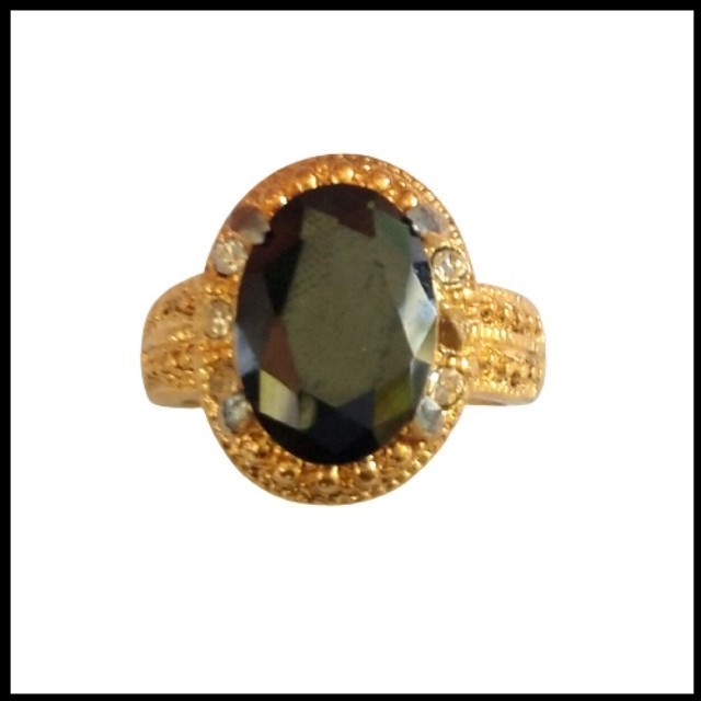 Cincin Wanita Black Diamond Oval Cutting