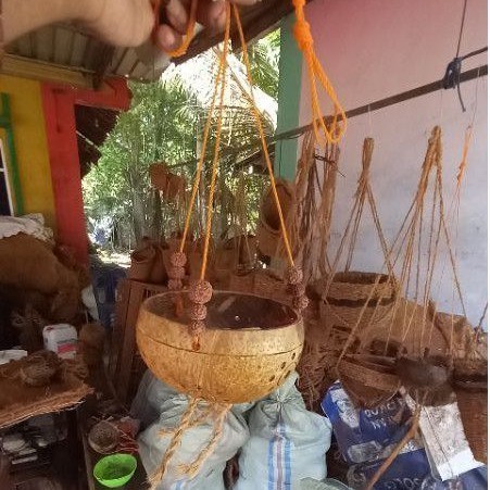 pot batok tempurung kelapa ukir gantung