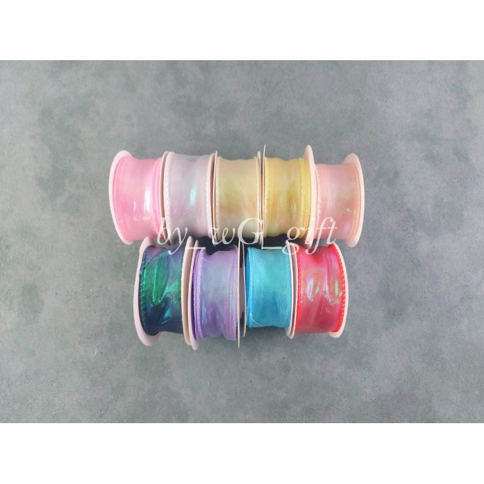 

Pita Organdi Pelangi ; Lebar 3.8 cm Panjang 10 Yard ; Mix Colour ; 1 Pack = 1 Piece