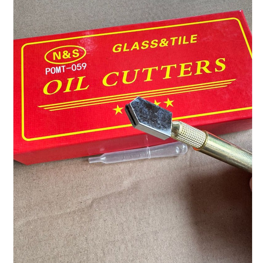 

Alat Pemotong Kaca Manual Pisau Cutter Oil POMT-059