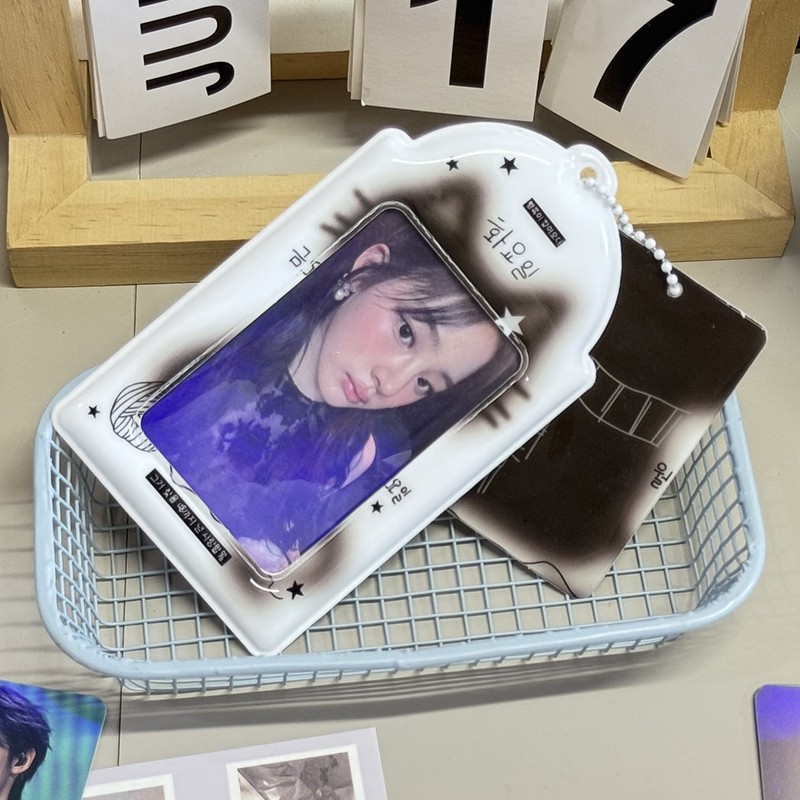 

Ins Cats Photocard Holder 3 Inch Kpop Idol Cards Protector Sleeves Photo Frame Picture Display Stand with Keychain 포토카드