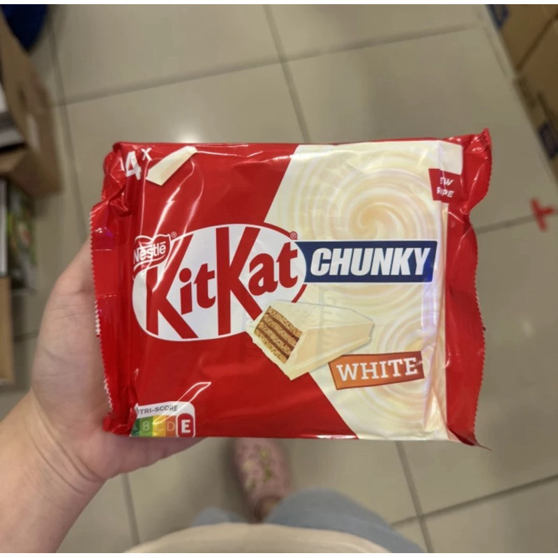 

KITKAT CHUNKY WHITE / KITKAT CHUNKY BLACK WHITE ISI 4pcs 160gr