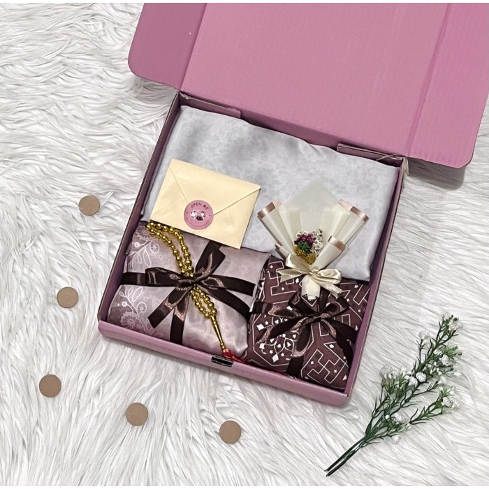 

DISKON Hampers Mukena Silk Premium Kado Ulang Tahun / Lebaran / Anniversary - Dusty Pink, Corak