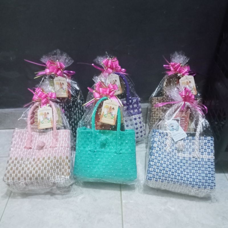 

hampers parsel Galungan kemasan ekonomis