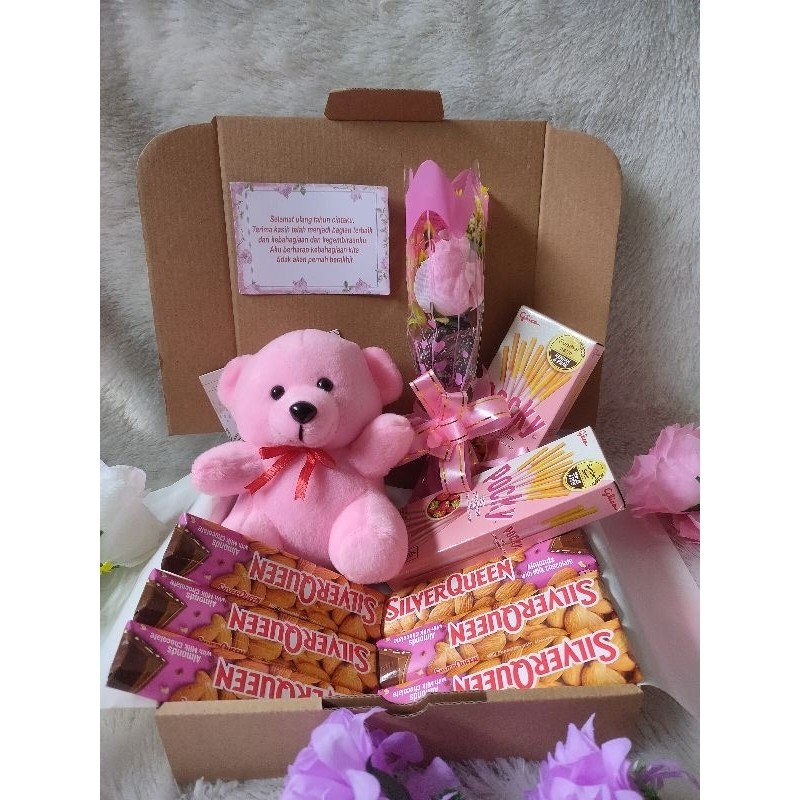 

hampers coklat/gif book hadiah valentine/ ultah /wisuda dll