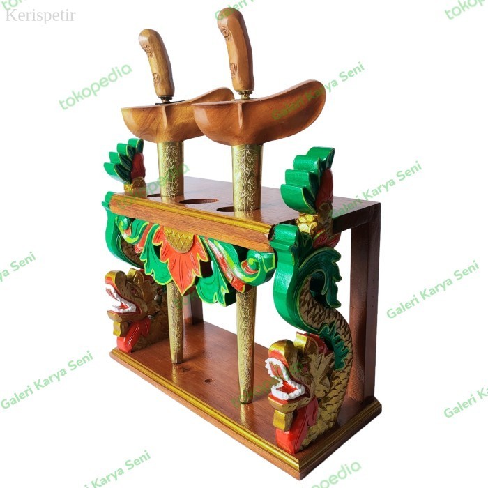 

Jagrak Keris Isi 3 Tempel Dinding Ukiran Naga Finishing Sunggingan murah