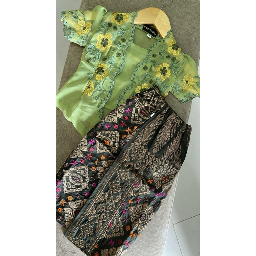 2 Tahun Setelan Kebaya Anak Perempuan Bordir BaliCO