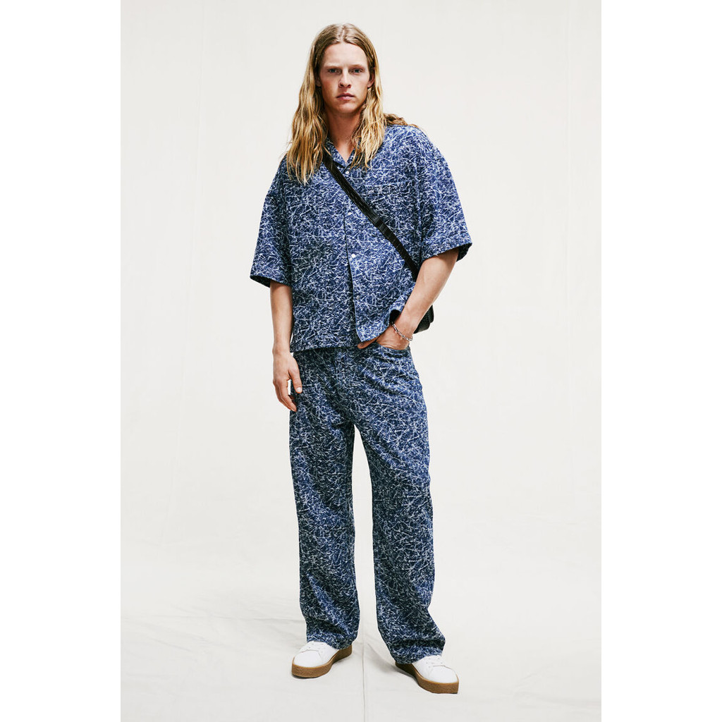 H&M Pria Jeans Baggy Bermotif