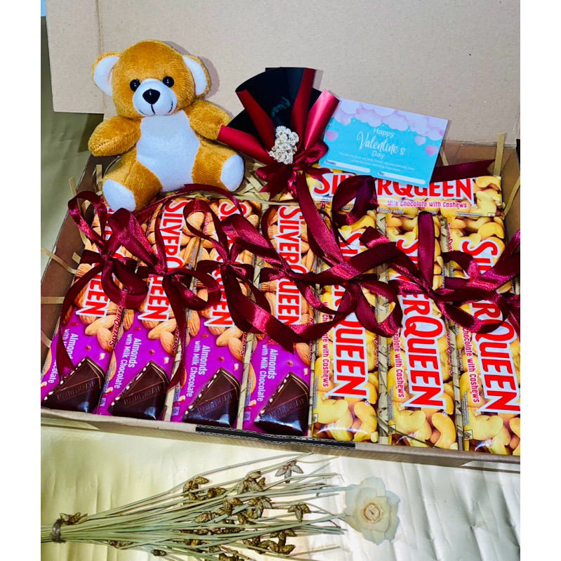 

Kado Coklat Silverqueen Gratis Boneka | Hampers Coklat | Hari ibu | Hari Guru | Valentine | Ultah | Anniversari | Pacar | Bestie | Coklat Murah Hemat | Gift Coklat | Hampers Coklat