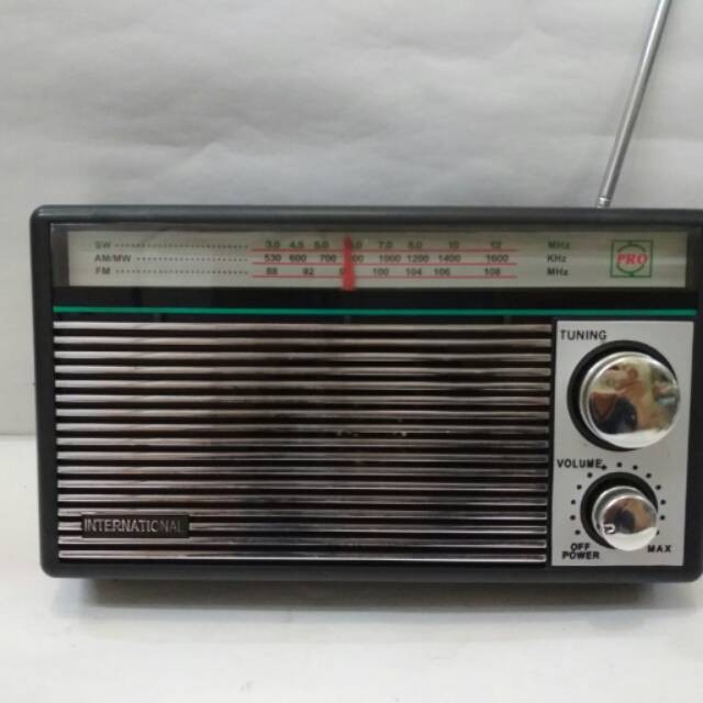 Portable Radio Internasional . Radio jadul bisa pake baterai