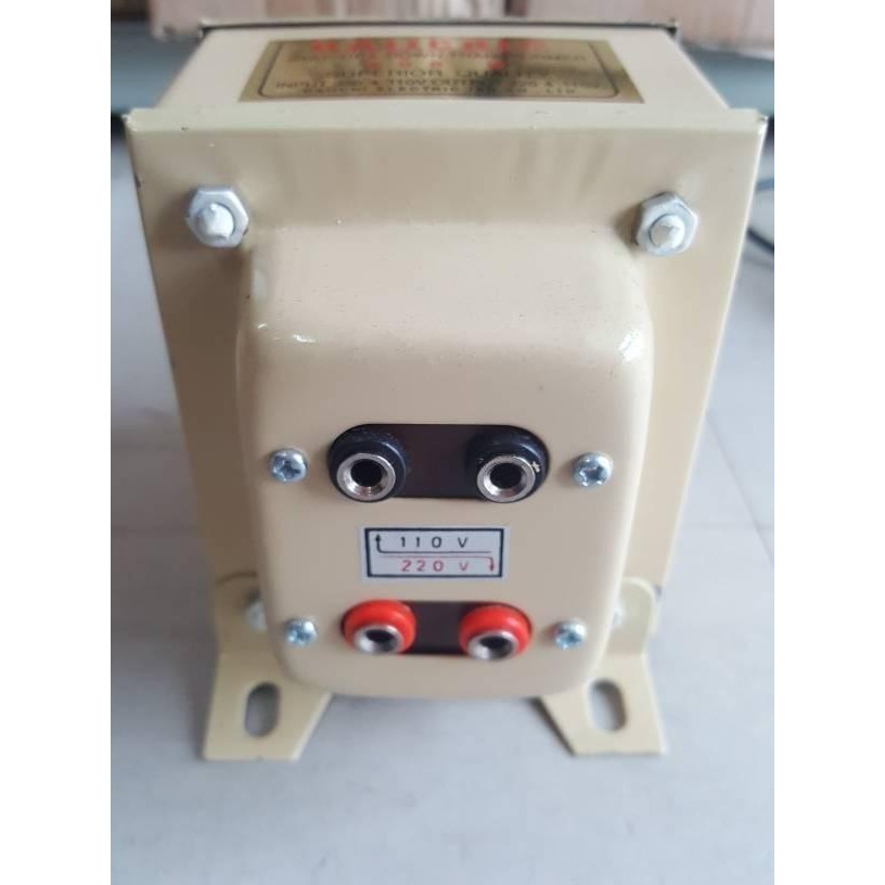 Step down 220V - 110V / Step up 110V - 220V Daiichi 200W.Step down 220V - 110V / Step up 110V - 220V