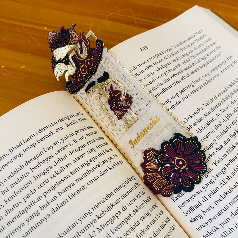 

Souvenir Pembatas Buku Wayang Kulit Rama Sinta