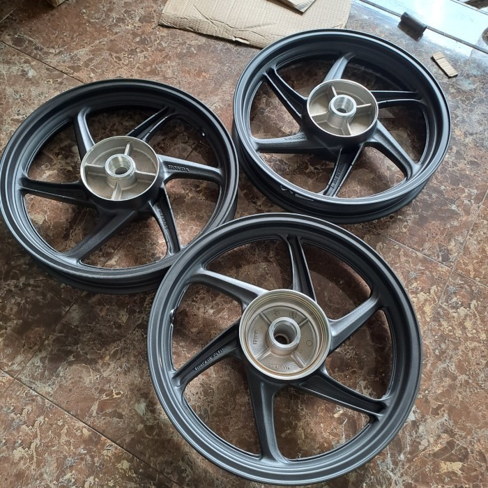 velg racing belakang verza 150 original copotan