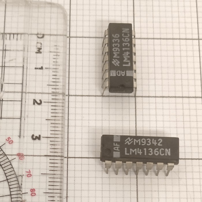 LM 4136 / LM4136CN / LM4136CN IC National Semiconductor