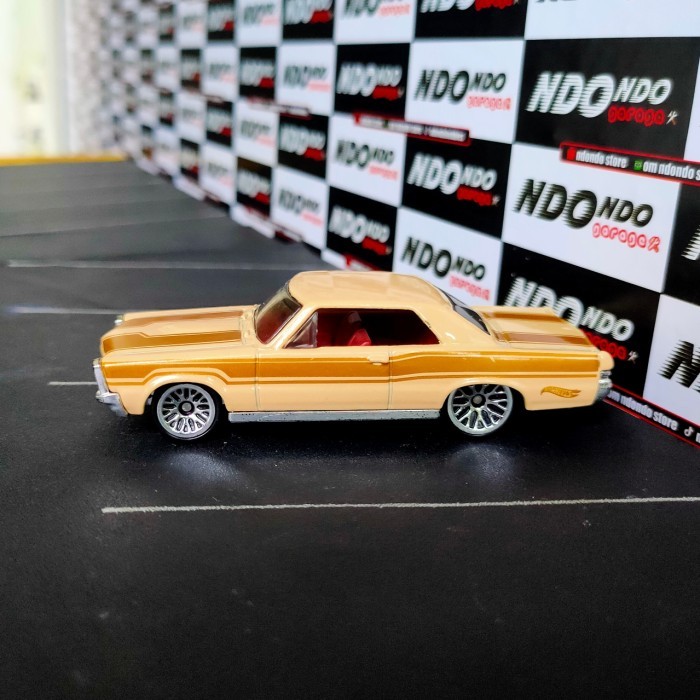 SP99 Hot Wheels '65 Pontiac GTO Tan New Loose Giftpack 2017
