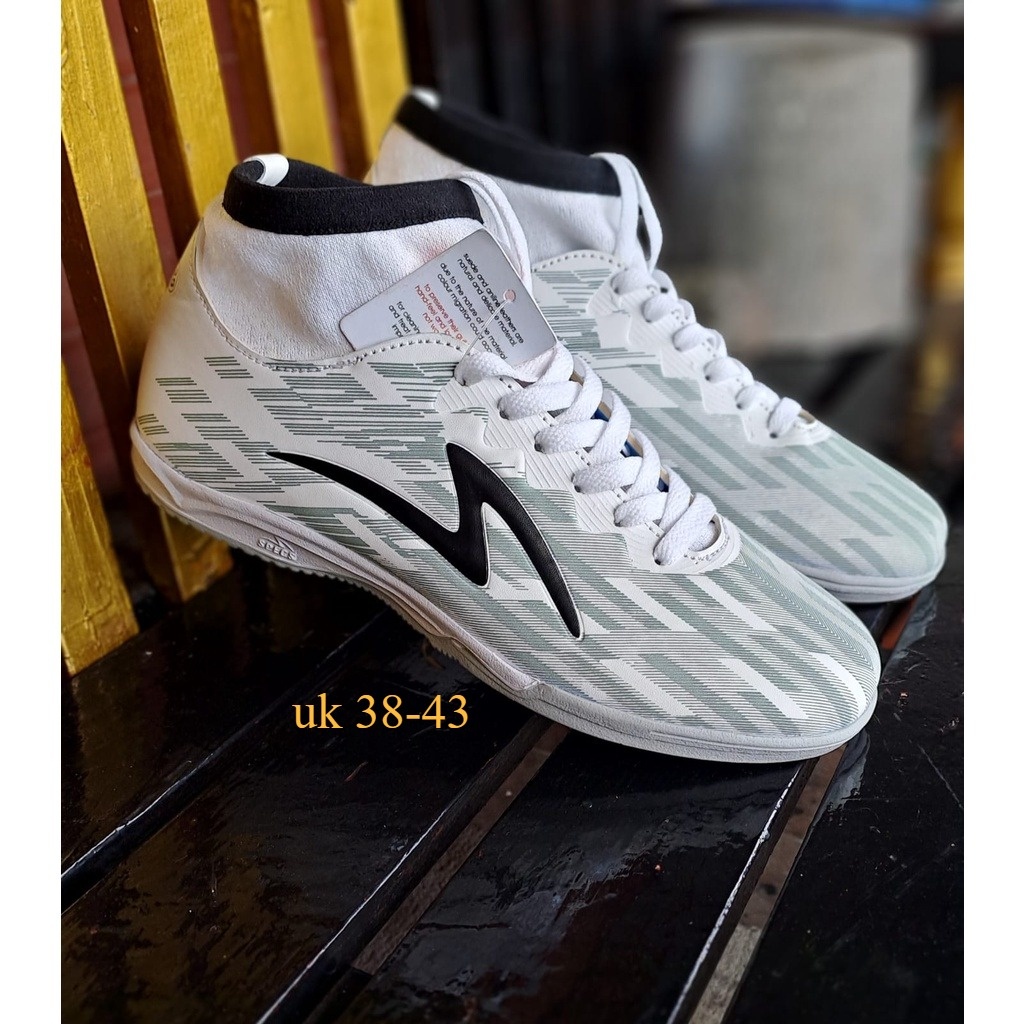 Sepatu Futsal bost Specs Accelerator Lightspeed ll Ewaklok White Black Original Brand Best Seller Te