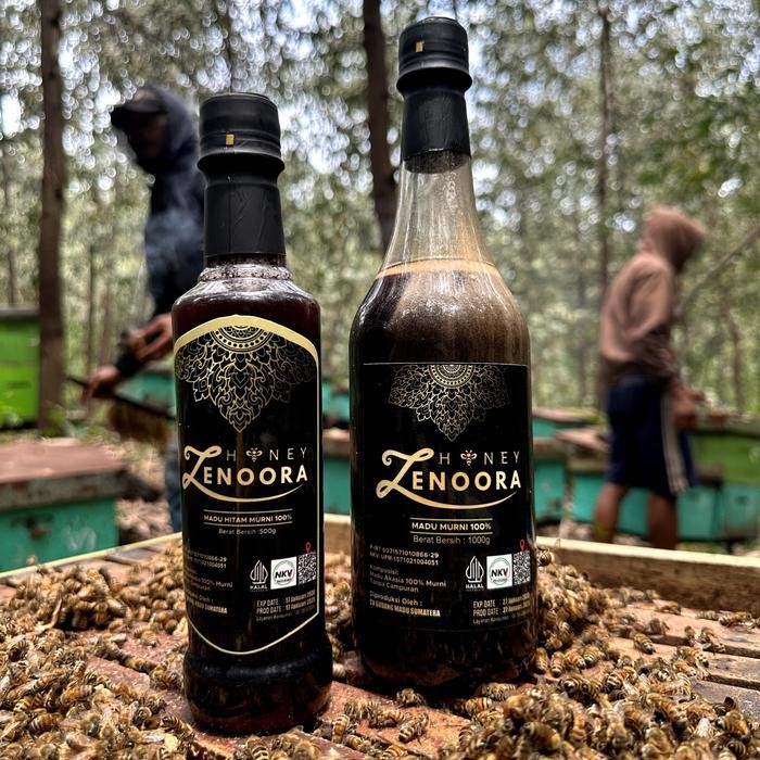 

Hot Produk Zenoora Honey Madu Hitam Murni 1Kg Asli Nektar Akasia Hutan Jambi Lulus NKV (Nomor Kontrol Veteriner) Bahan Honey madu Manis Asam Terbaik dan Terlaris