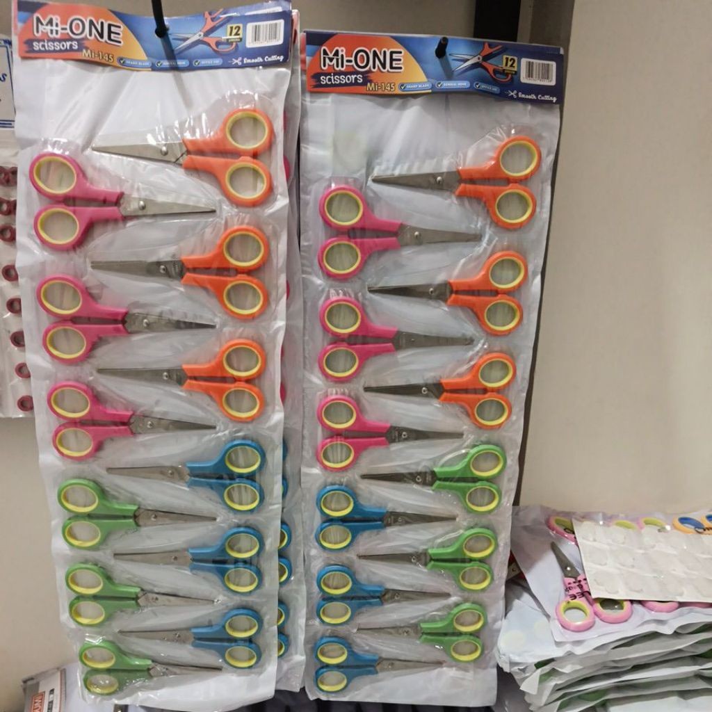 

Gunting Kecil renceng isi 12 pcs
