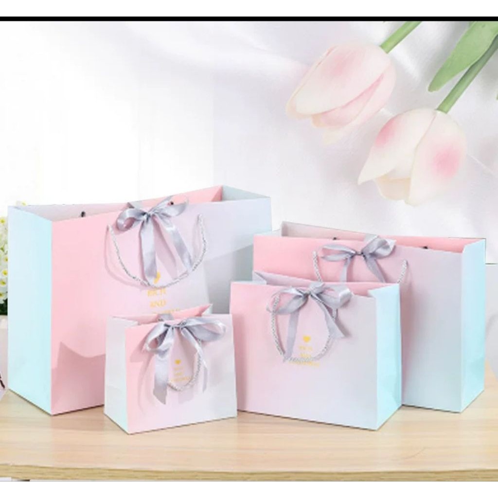 

Tas Hampers Goodie Bag Gradasi Pink Paper Bag Bridesmaid