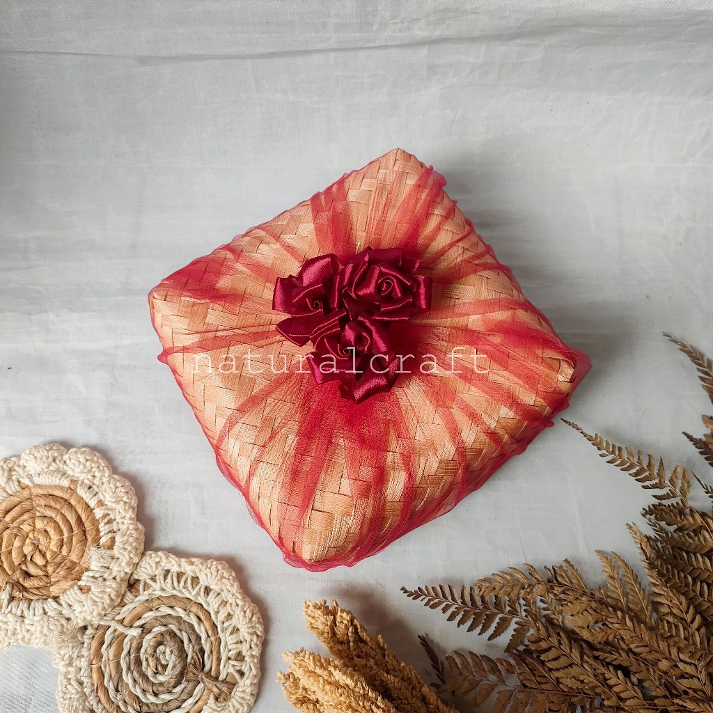 

(B159) Besek Tile Pita Mawar 3 Hantaran Exclusive l Wadah Hampers l Parcel l Hadiah l Hantaran l Seserahanl Nikahan l Syukuran l Naturalcraft