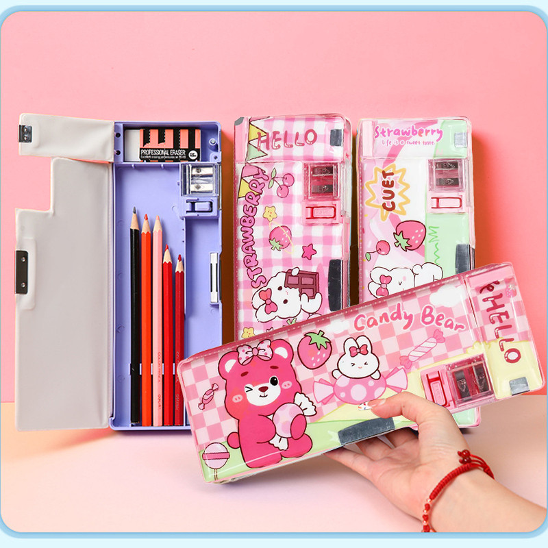 

Alat Tulis - Budaya - Pengetahuan - Inovasi.Kotak Pensil Model Tutup Jepret Magnetik Anak Perempuan Tempat Pensil Multifungsi Motif Storage Box Lapisan Ganda Tunggal Dengan Rautan Kapasitas Pencil Pola beruang stroberi kartun