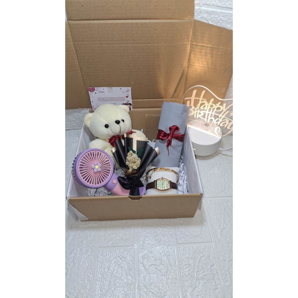 

kado cewek- hampers cewek ulang tahun-giftbox cewek anniversary-kado pacar cewek