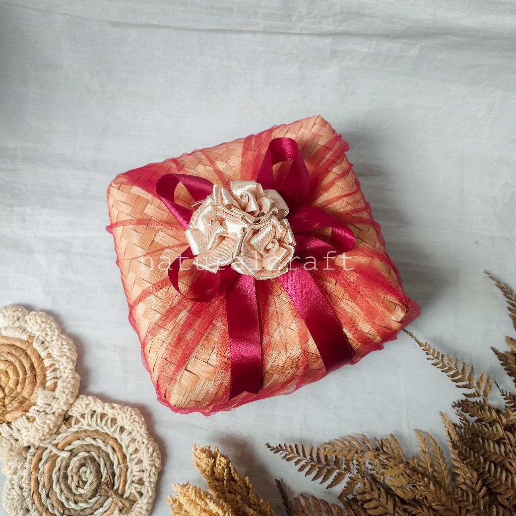 

(B160) Besek Tile Pita Satin Mawar 3 Hantaran Exclusive l Wadah Hampers l Parcel l Hadiah l Hantaran l Seserahanl Nikahan l Syukuran l Naturalcraft