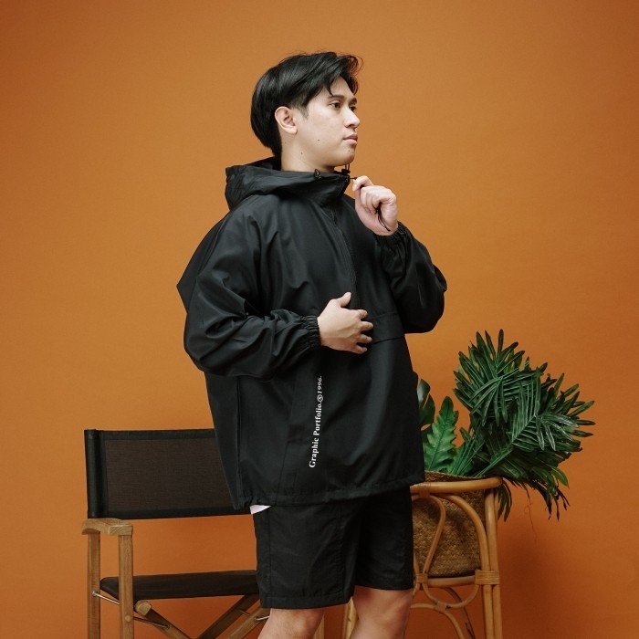 UNKL347 Jaket Pria Windbreaker Warna Hitam Sablon LSRX