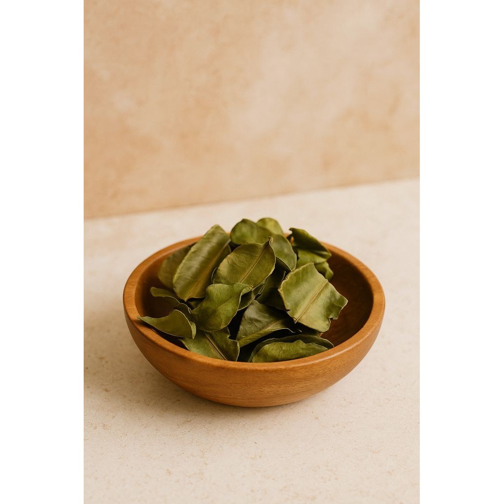 

daun jeruk kering, daun jeruk purut, rempah dapur, bumbu tradisional, daun jeruk masak rendang, bumbu opor, rempah alami